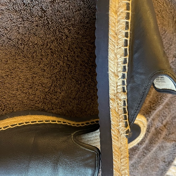 Michael Kors Mules. Navy - Picture 3 of 3